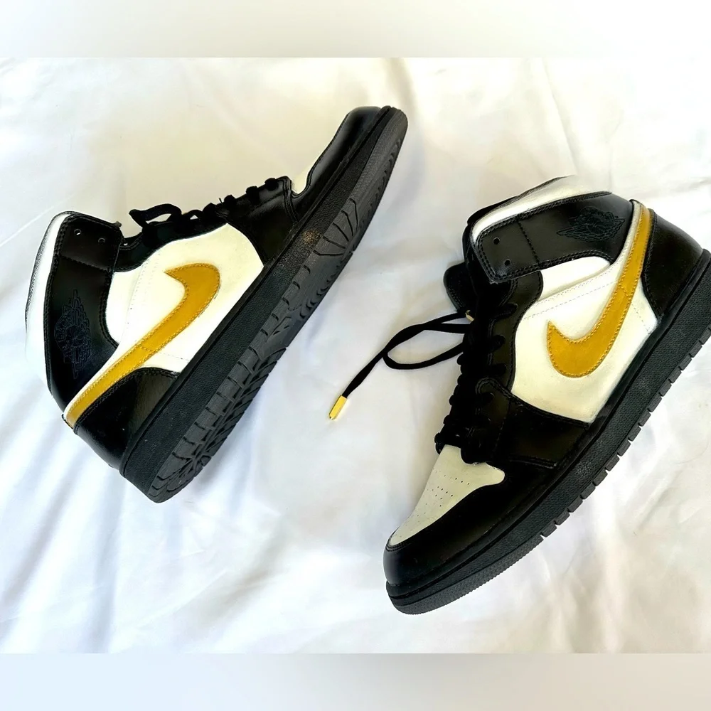 NIKE AIR JORDAN CUSTOM PAINTED MENS SNEAKERS - Picture 1 of 8